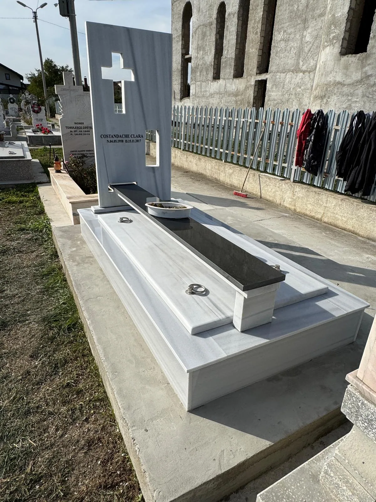 Monumente funerare Odobești — lucrări din marmură și granit