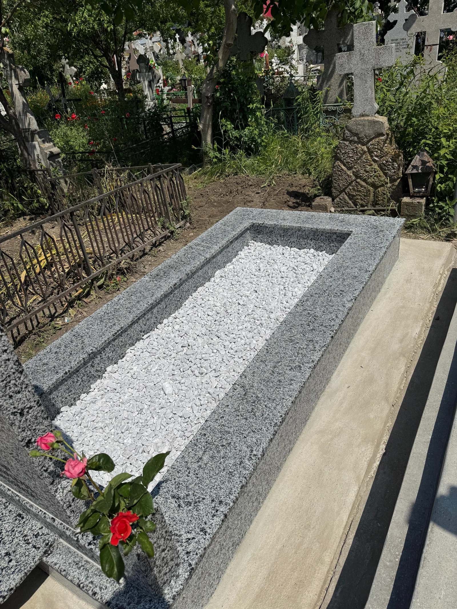 Monument funerar lucrare detaliată