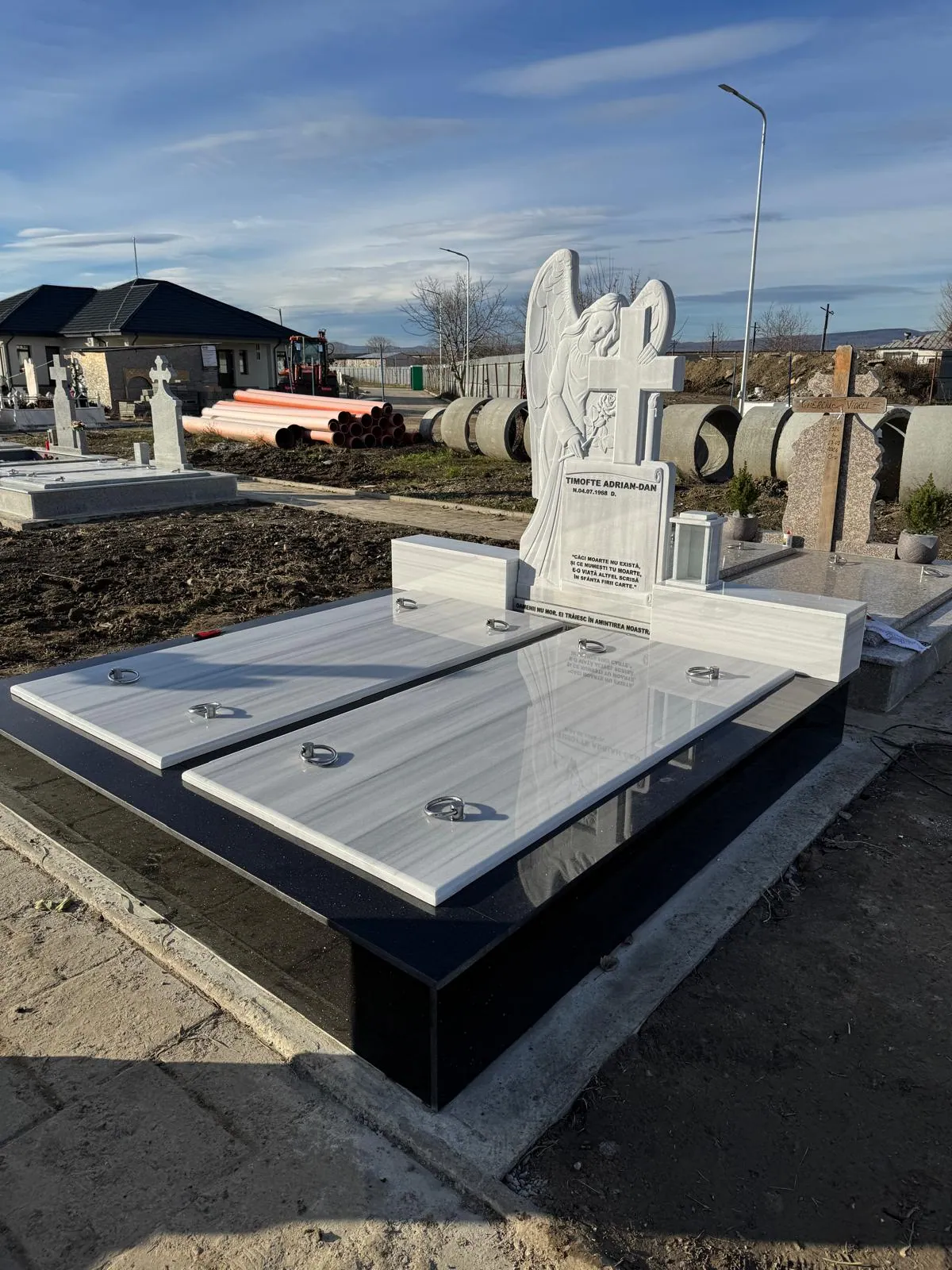 Monument funerar — execuție de calitate, cimitir Odobești